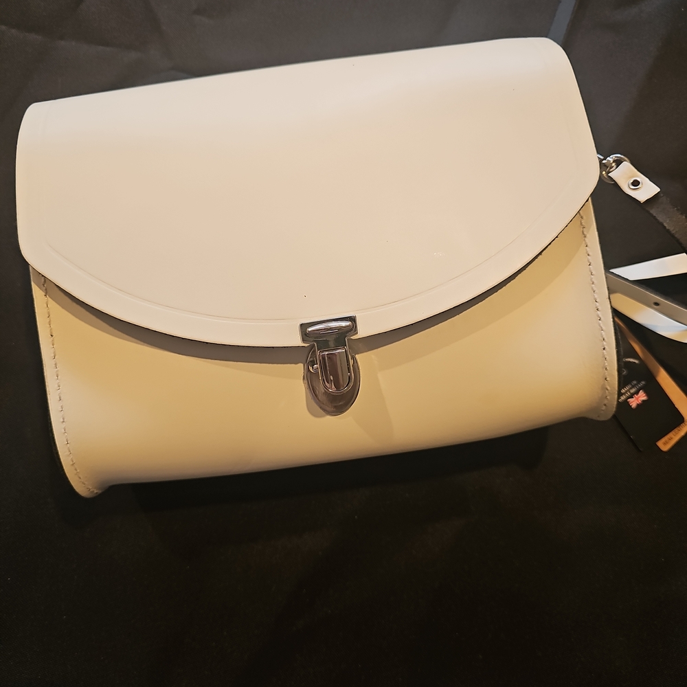 Minimalist White Leather Crossbody Bag with Adjustable Strap - Picture 3 of 8